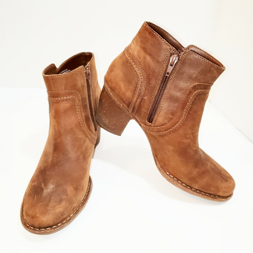 Clarks Brown Distressed Suede Booties size 11